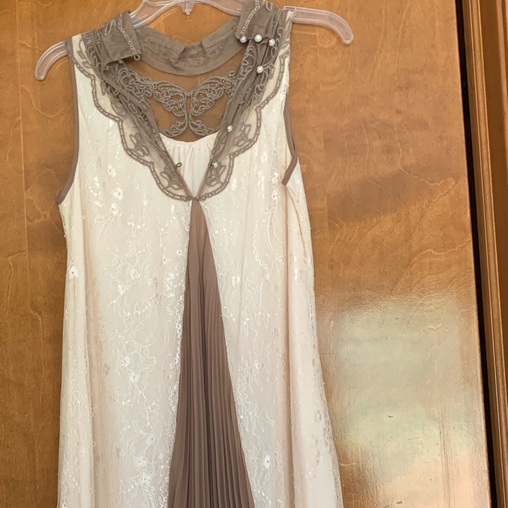 Dress - Picture 2 of 4